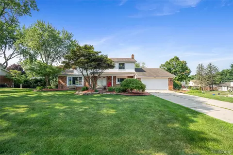 3739 Fife Ln, West Bloomfield, MI 48323