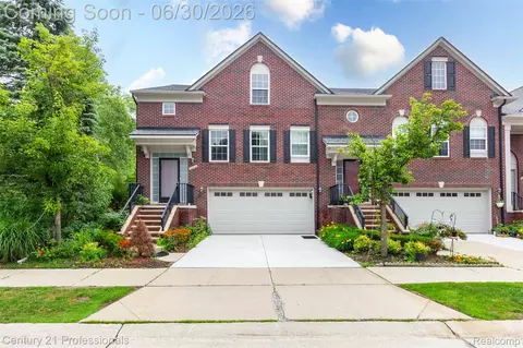 757 Sandalwood Dr, Troy, MI 48085