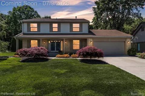 20155 Wayne Rd, Livonia, MI 48152