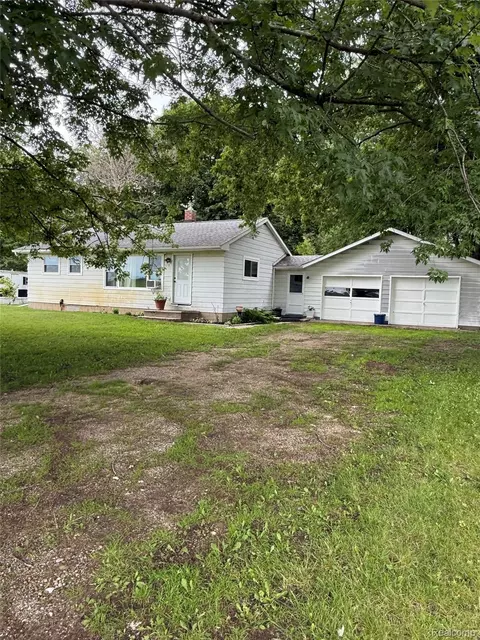 5395 Oak Grove Rd, Howell, MI 48855