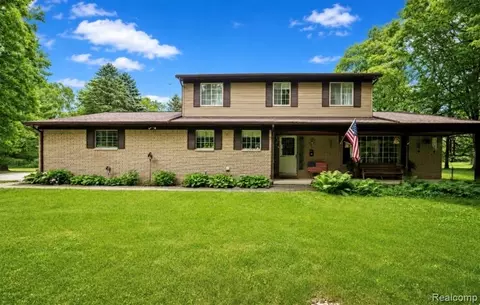 560 Coats Rd, Orion, MI 48362