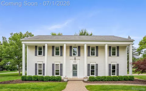 5441 Langlewood Dr, West Bloomfield, MI 48322