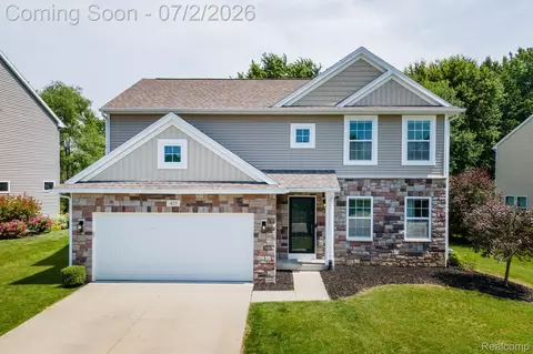 425 Knollwood Dr, Brandon, MI 48462