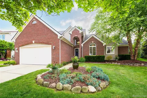 25823 Carriage Ln, Lyon, MI 48178