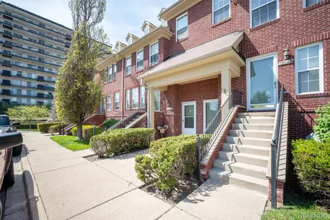 15650 Stone Crossing Dr, Southfield, MI 48075