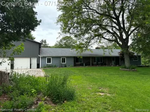 1330 Brauer Rd, Oxford, MI 48371