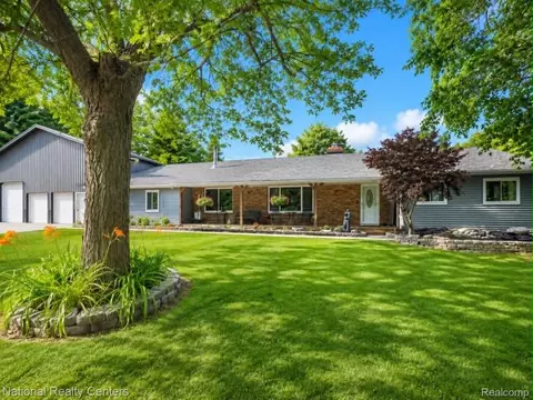 1330 Brauer Rd, Oxford, MI 48371