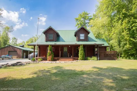 5104 Ravenswood Rd, Kimball, MI 48074