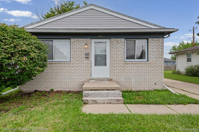 19861 Vermander Ave, Clinton Township, MI 48035