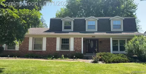 3874 Burkoff Dr, Troy, MI 48084