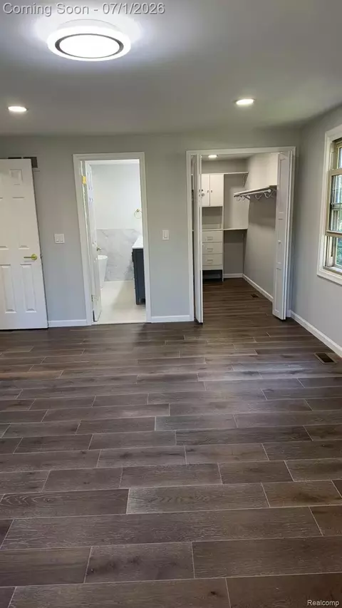 3874 Burkoff Dr, Troy, MI 48084