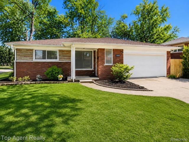 29492 Geraldine Dr, Warren, MI 48093