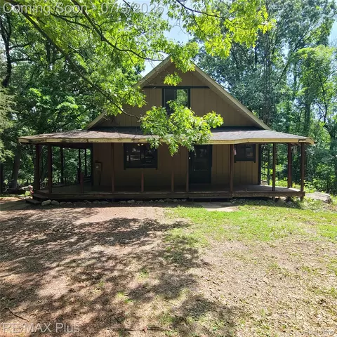 10120 Nimphie Rd, Tyrone, MI 48430