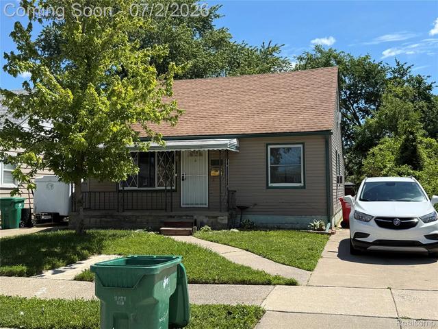 24646 Grove Ave, Eastpointe, MI 48021