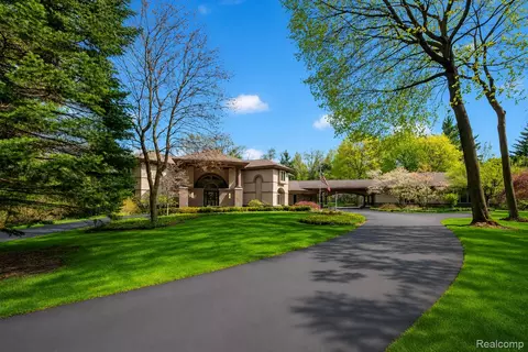 1800 Tiverton Rd, Bloomfield Hills, MI 48304