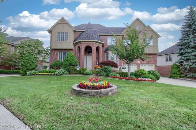 41672 Clemens Cir, Novi, MI 48377