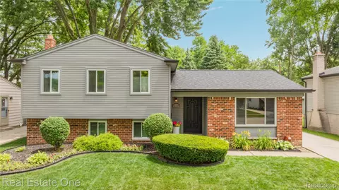 42118 Villanova Dr, Sterling Heights, MI 48313
