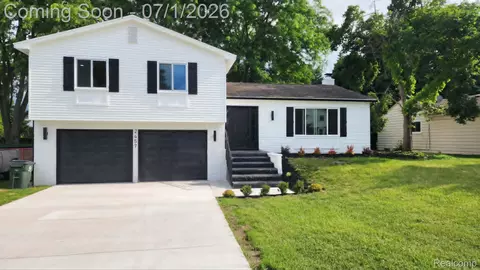 2457 Gemini Dr, Lake Orion, MI 48360