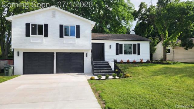 2457 Gemini Dr, Lake Orion, MI 48360