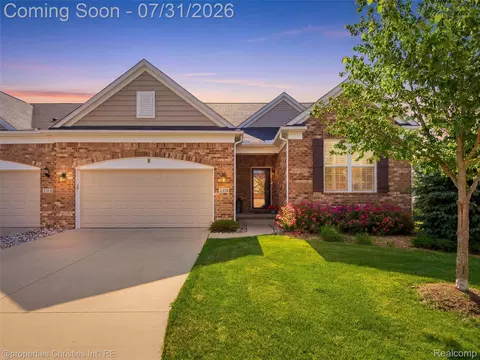 2290 Monte Vista Ct, Orion, MI 48360