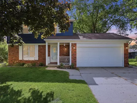 3330 Blasser Dr, Orion, MI 48359