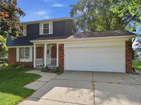 3330 Blasser Dr, Orion, MI 48359