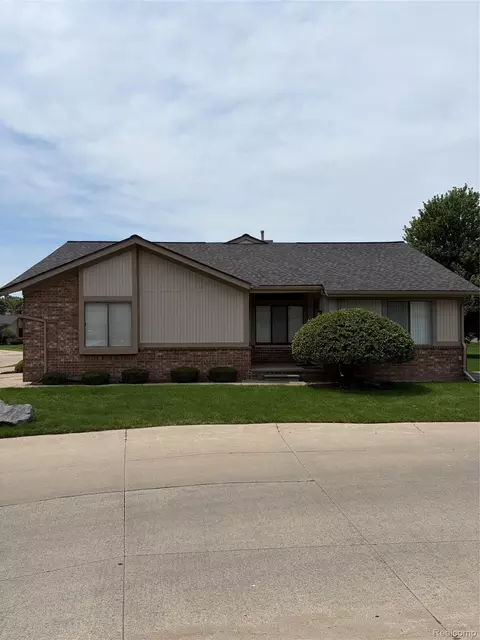 38763 Windmill Pointe N, Clinton Township, MI 48038