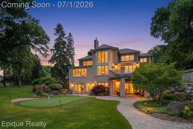 4312 Sashabaw Rd, Waterford, MI 48329