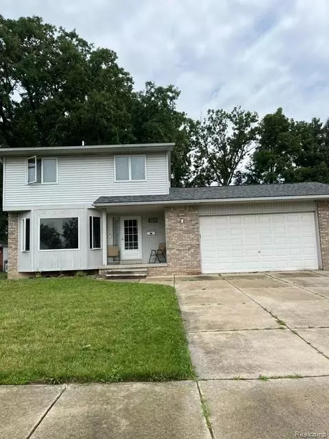 19169 Hazelwood St, Roseville, MI 48066