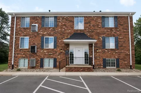 311 W Highland Rd #T5, Howell, MI 48843