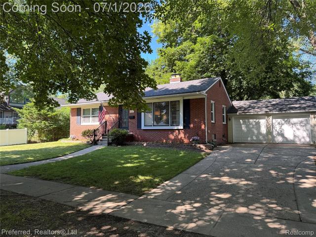 15625 Surrey St, Livonia, MI 48154