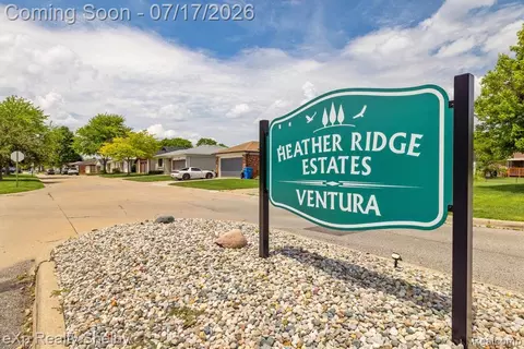 15175 La Grande Plz #32, Warren, MI 48088