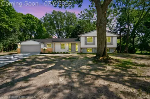 4089 Aberdeen Ct, West Bloomfield, MI 48323
