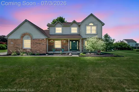 11016 Pembrooke Cir, Green Oak, MI 48178