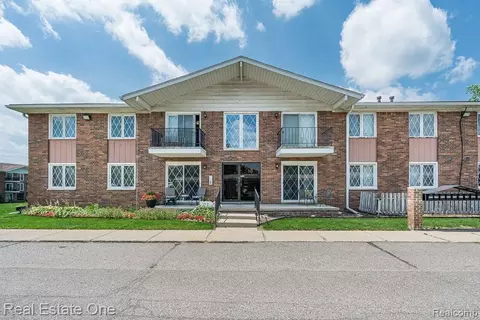 54795 Shelby Rd #87, Shelby Township, MI 48316
