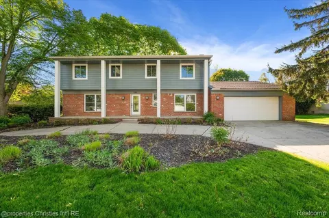 7381 Cathedral Dr, Bloomfield Hills, MI 48301
