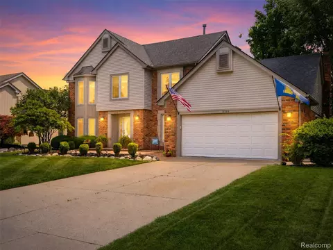 19364 Gill Rd, Livonia, MI 48152
