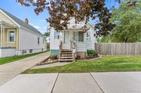 448 Bondie St, Wyandotte, MI 48192