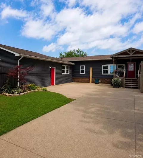 26711 Q Dr N, Clarence, MI 49224