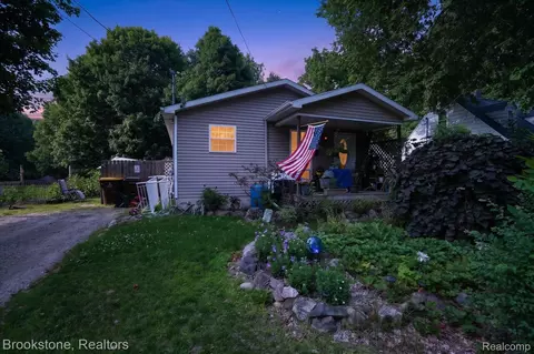 407 Elizabeth St, Eaton Rapids, MI 48827