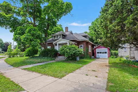 1327 Jefferson St, Muskegon, MI 49441