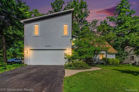 1670 Post Ave, West Bloomfield, MI 48324