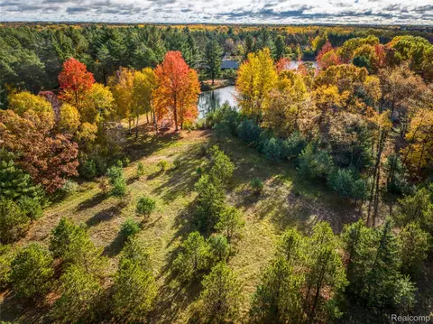 6310 Kilkenny Dr, Morton, MI 49346