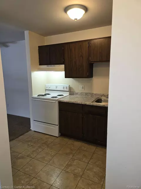 34190 Forest St, Wayne, MI 48184 photo 4