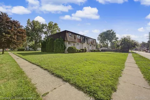 34190 Forest St, Wayne, MI 48184 photo 9