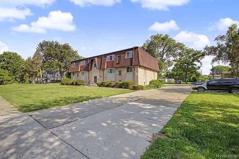 34190 Forest St, Wayne, MI 48184 photo 1