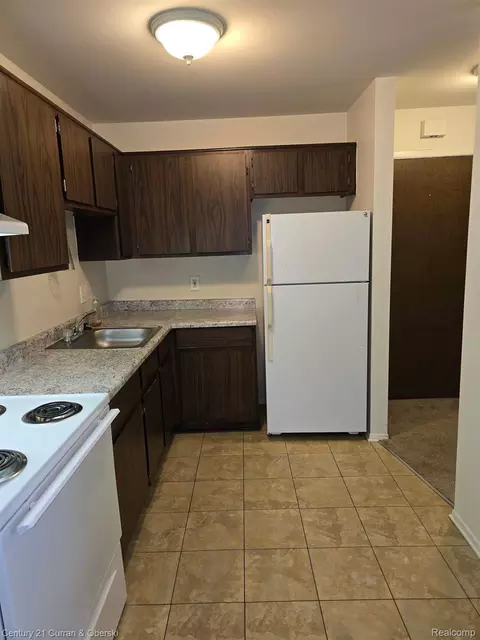 34190 Forest St, Wayne, MI 48184 photo 5