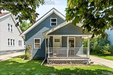 136 Mapledale Ave, Hazel Park, MI 48030