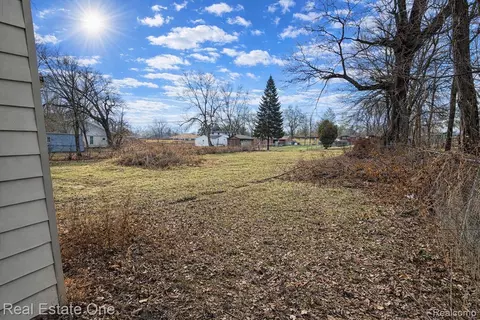 23340 Cunningham Ave, Warren, MI 48091 photo 4