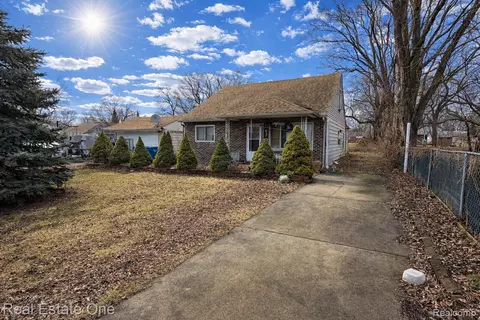 23340 Cunningham Ave, Warren, MI 48091 photo 2